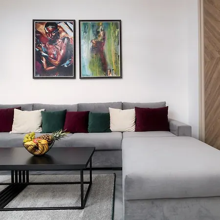 Peninsula Luxury & *