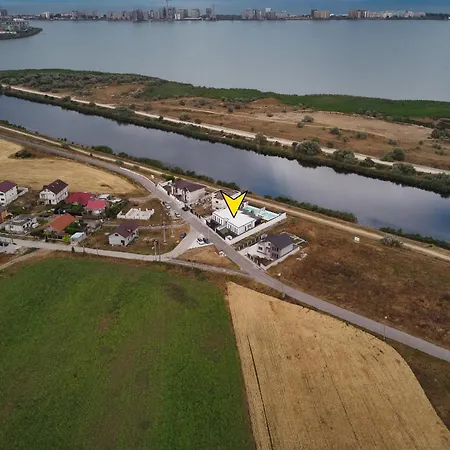 Villa Peninsula Luxury & *