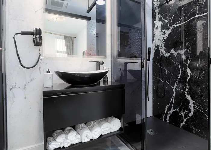 Peninsula Luxury & ヴィラ ナボダリ