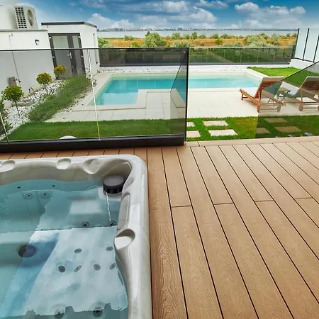 Peninsula Luxury & Navodari
