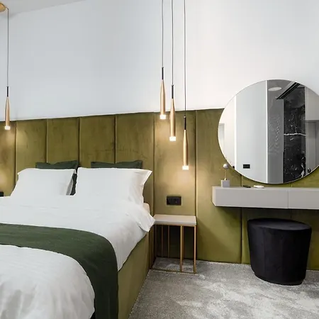 Peninsula Luxury &
