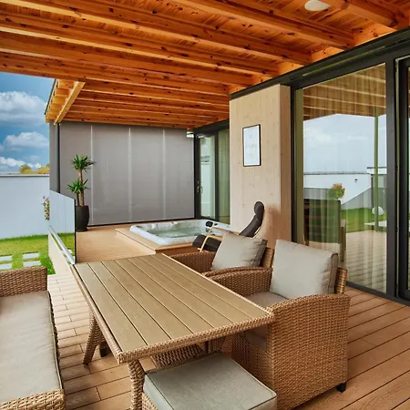 Peninsula Luxury &