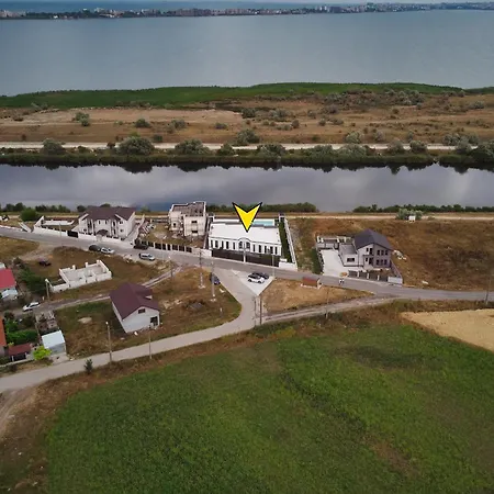 Villa Peninsula Luxury & *
