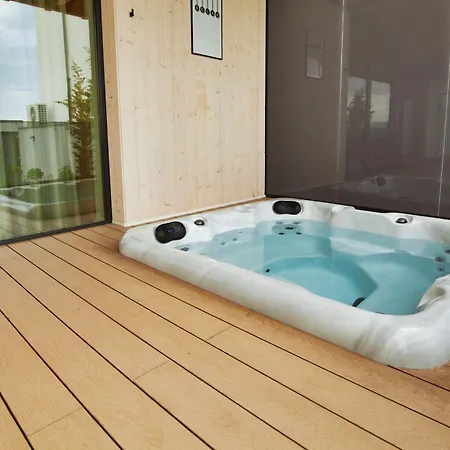 Peninsula Luxury & * Navodari