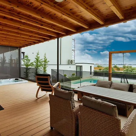 Peninsula Luxury & Villa Navodari