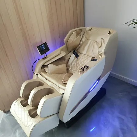 Peninsula Luxury & *