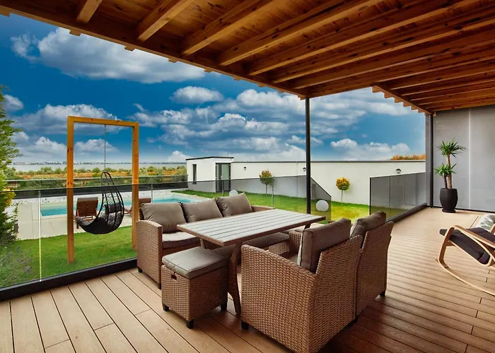 Peninsula Luxury & * Navodari