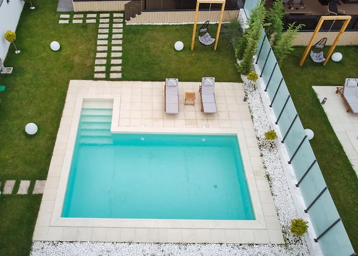 Peninsula Luxury & Navodari