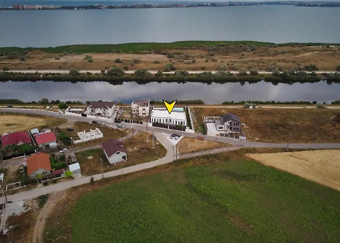 Villa Peninsula Luxury & *