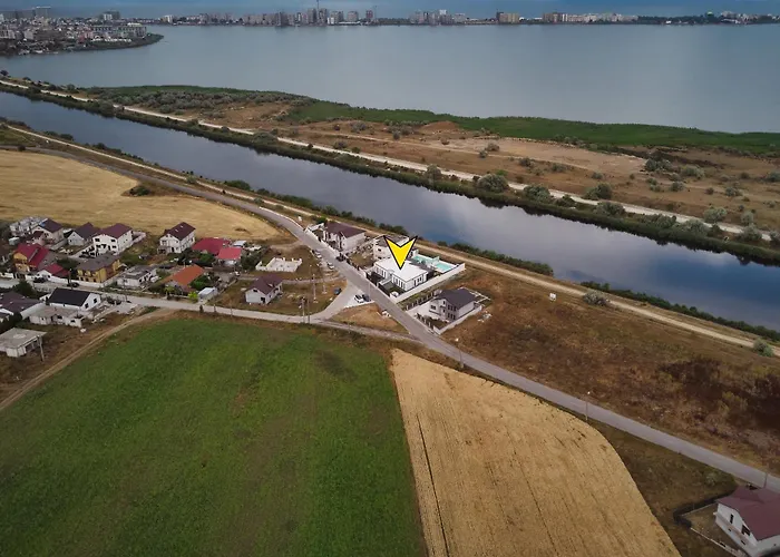 Villa Peninsula Luxury & *