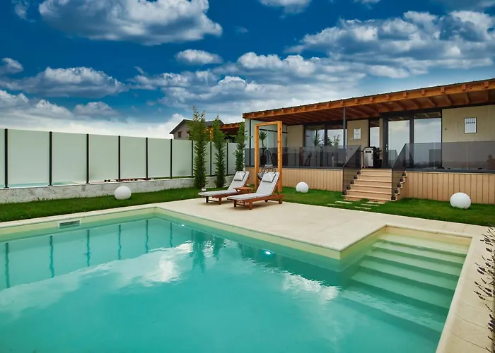 Villa Peninsula Luxury &