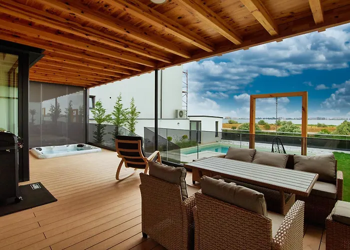 Peninsula Luxury & Villa Navodari